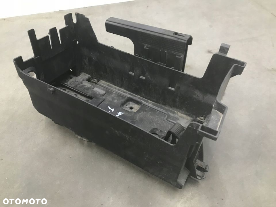 Podstawa akumulatora Opel Insignia A 08-17r. mocowanie półka pokrywa obudowa 13330951 - 2