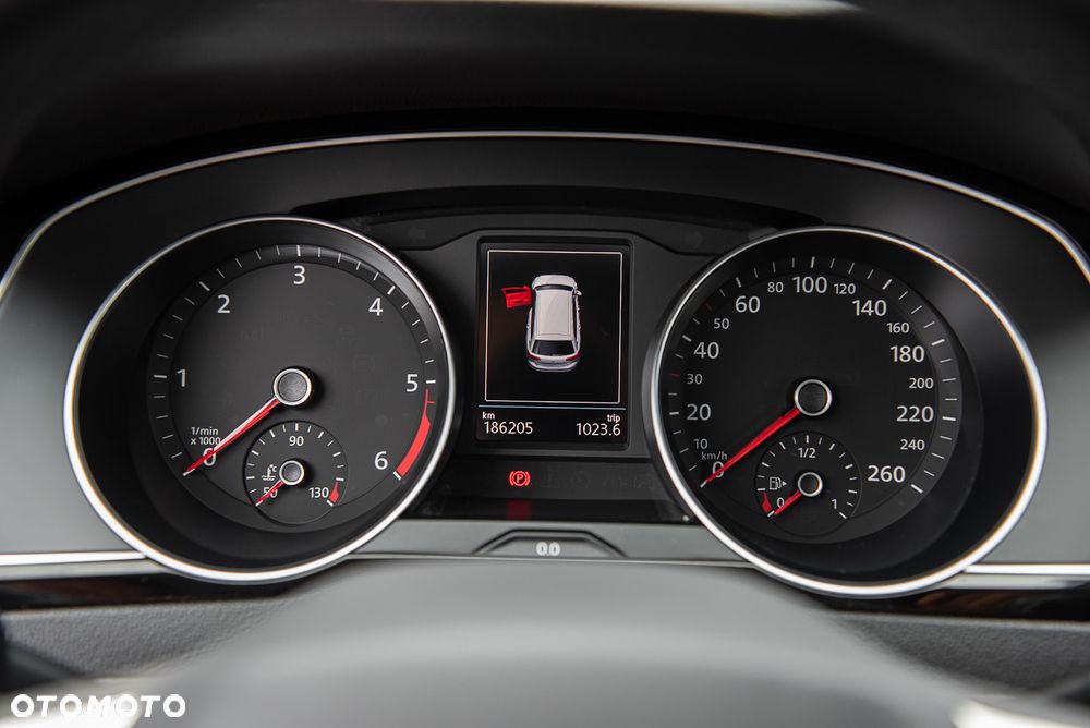 Volkswagen Passat 2.0 TDI SCR DSG 4Motion Business - 25
