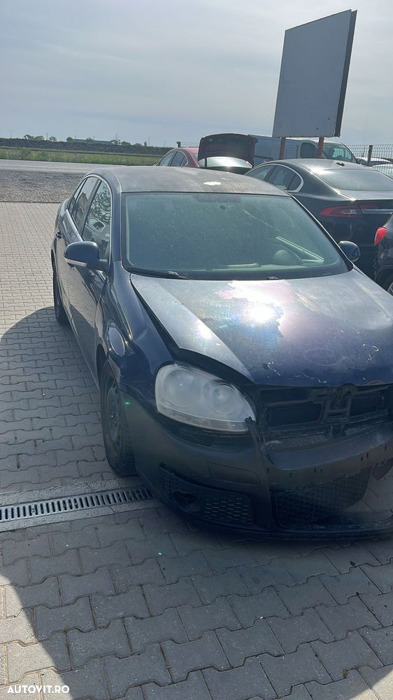 Dezmembram Volkswagen Jetta 1.9TDI BLS din 2008 - 1