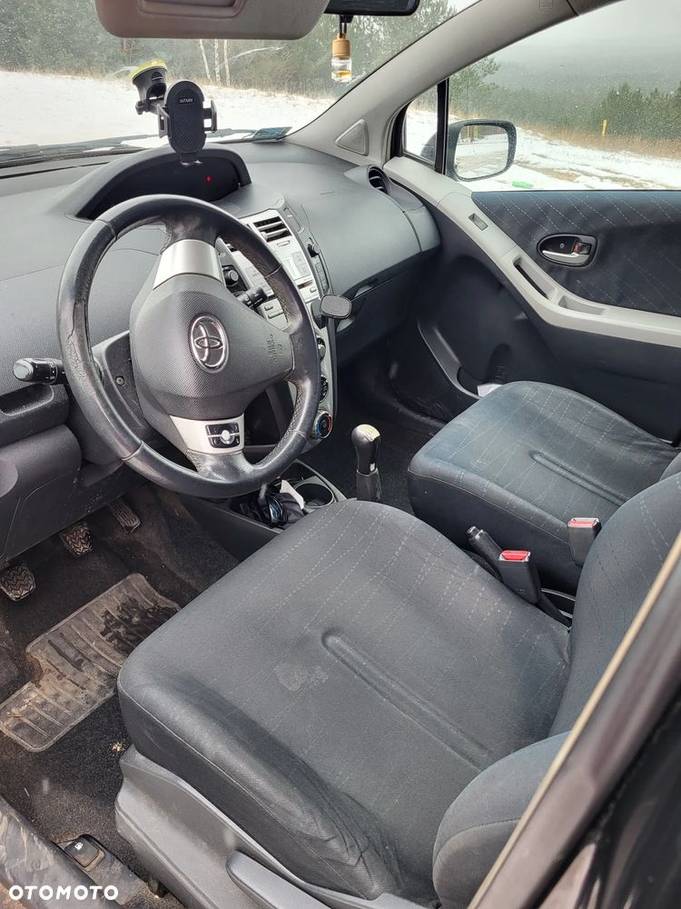 Toyota Yaris 1.3 Luna Premium - 10