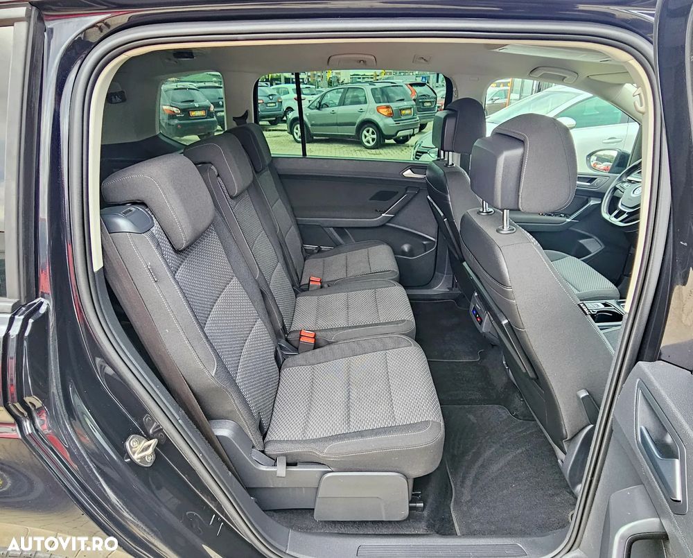 Volkswagen Touran - 14