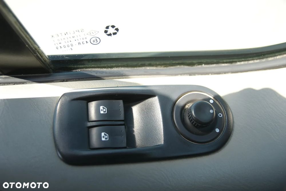 Opel Vivaro - 28