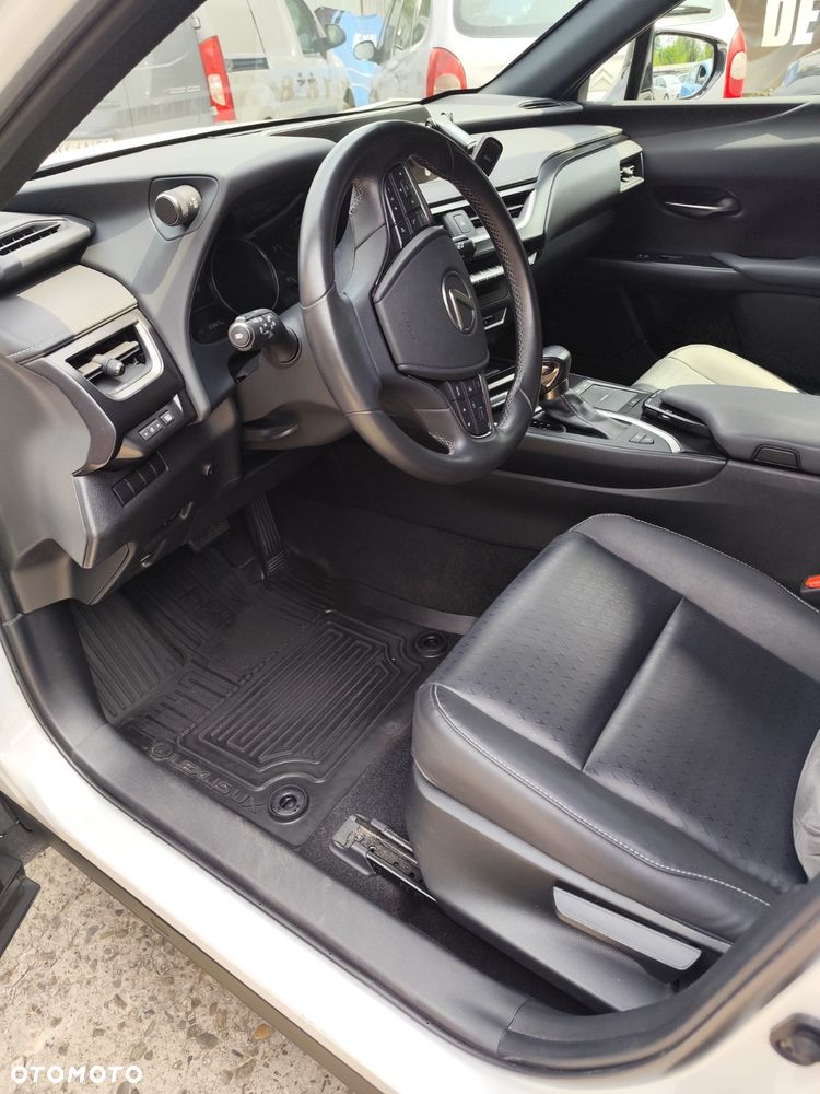Lexus UX - 7