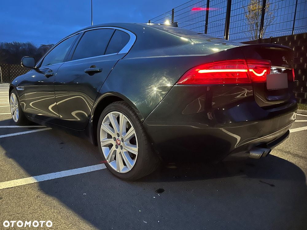 Jaguar XE 2.0 D Prestige - 8