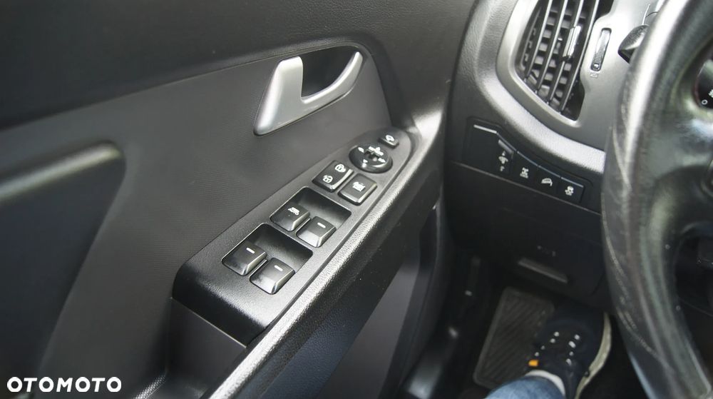 Kia Sportage 2.0 CVVT 2WD Automatik Vision - 23