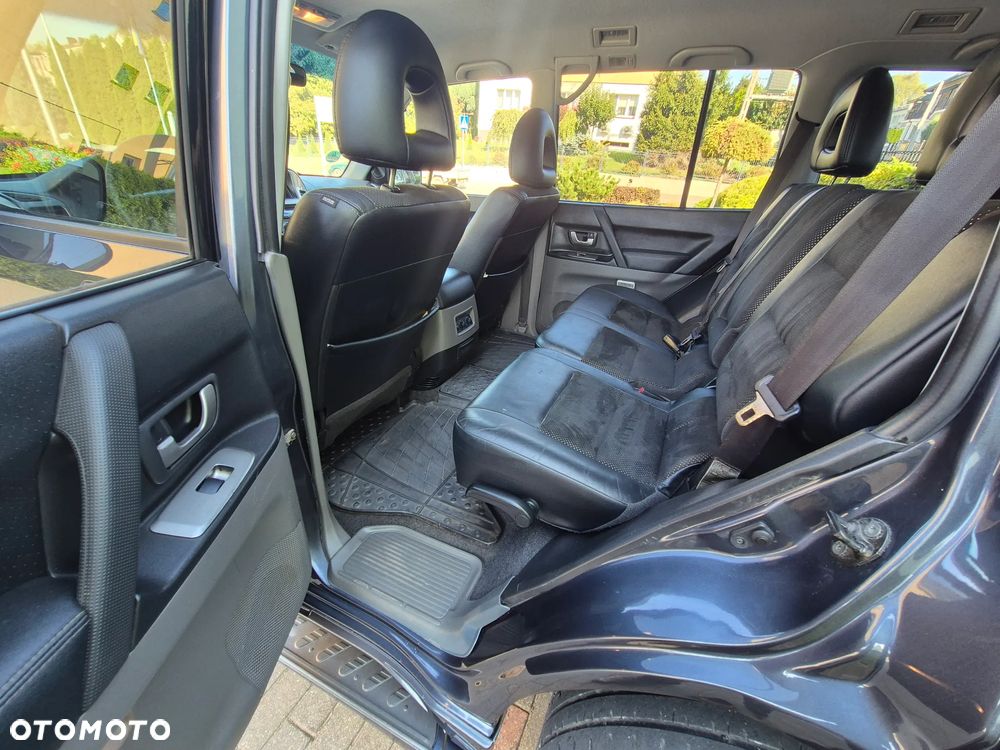 Mitsubishi Pajero - 20