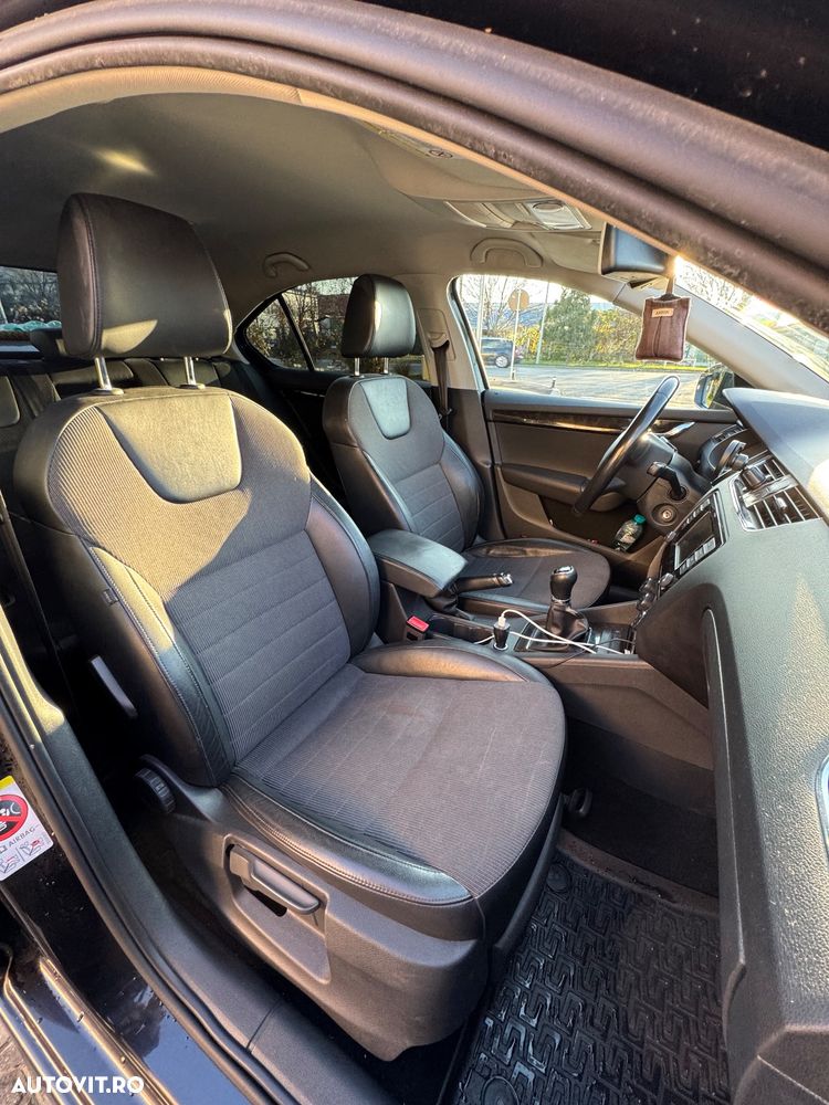 Skoda Octavia 2.0 TDI STYLE - 8