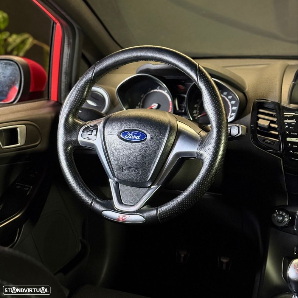 Ford Fiesta 1.6 T ST - 11