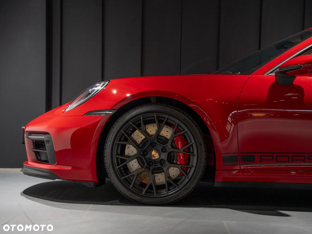 Porsche 911 Carrera 4 GTS - 8