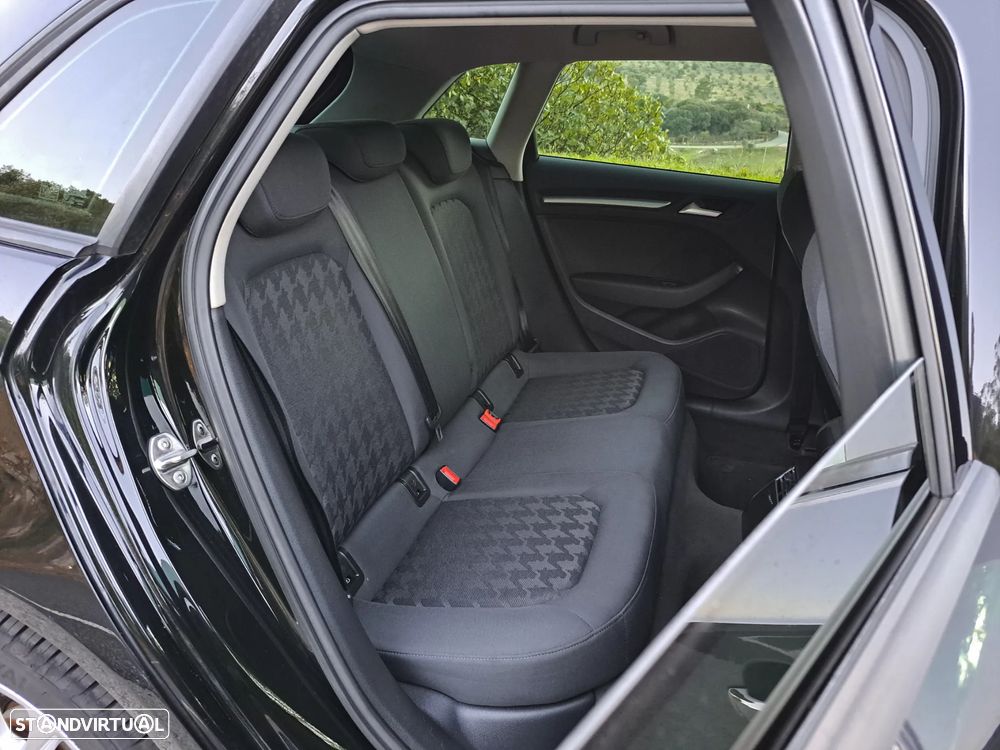 Audi A3 Sportback 1.6 TDI Attraction - 25