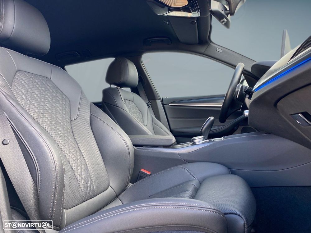 BMW 530 e Pack Desportivo M - 19