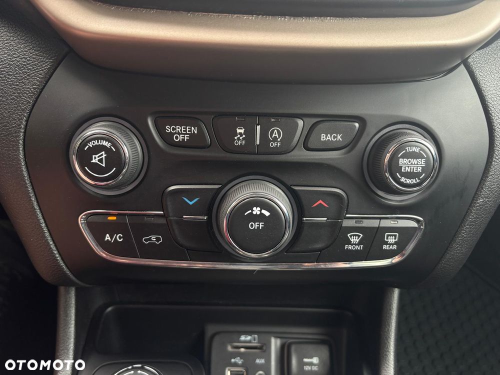 Jeep Cherokee 3.2 V6 Active Drive I Limited - 24