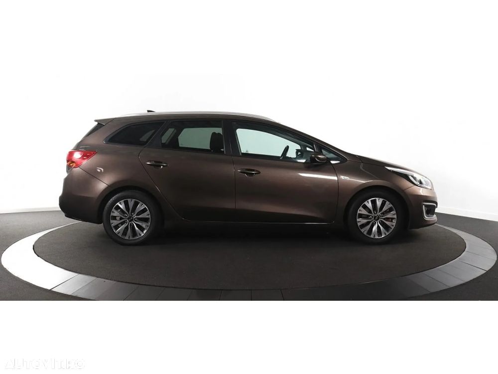Kia Ceed - 4