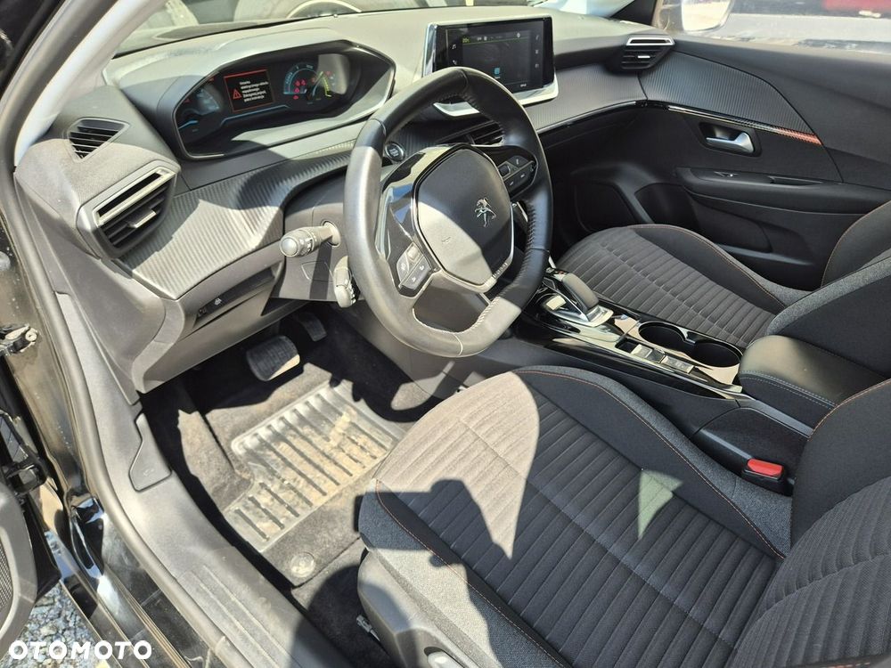 Peugeot 208 - 5
