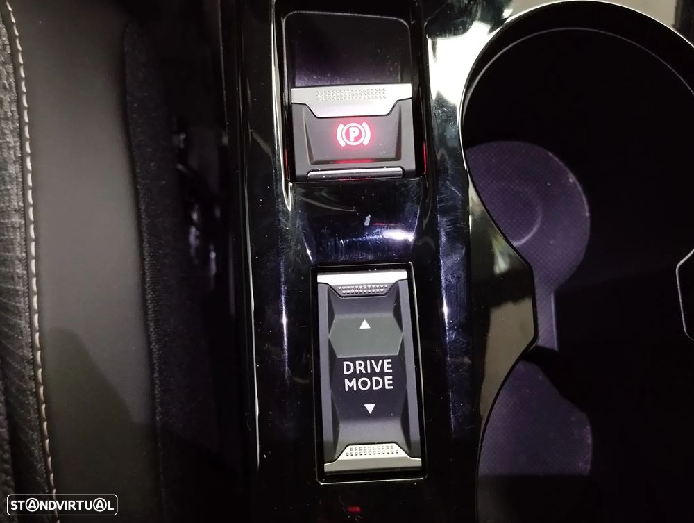 Peugeot 2008 1.2 PureTech Allure - 38