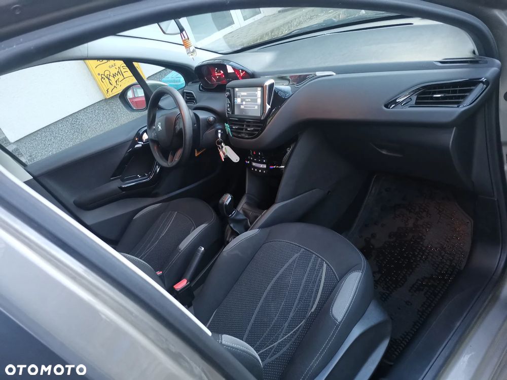 Peugeot 208 - 26