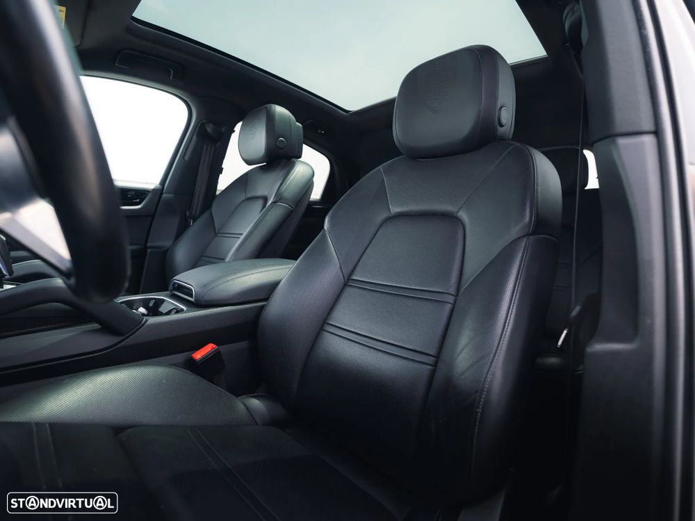Porsche Cayenne Coupé E-Hybrid - 16