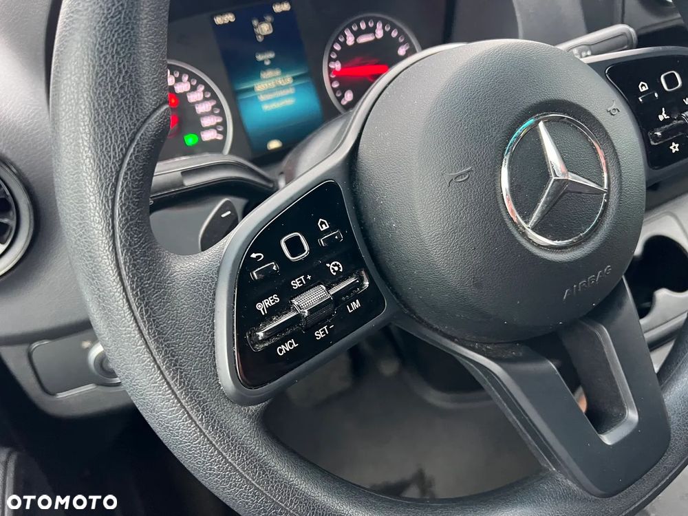 Mercedes-Benz Sprinter - 14