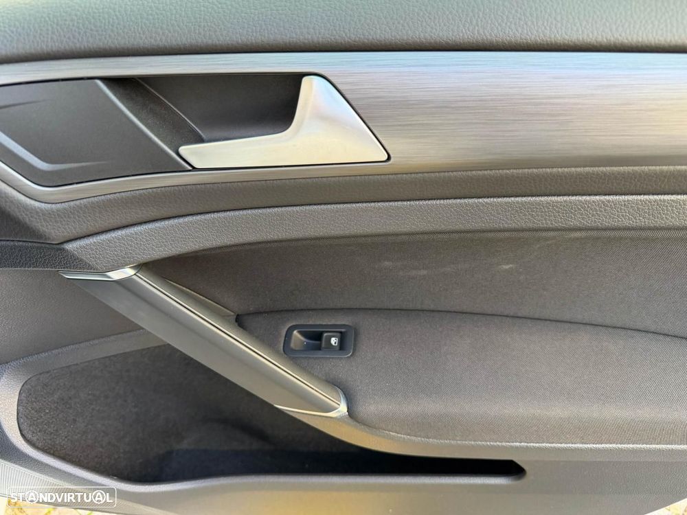 VW e-Golf - 18