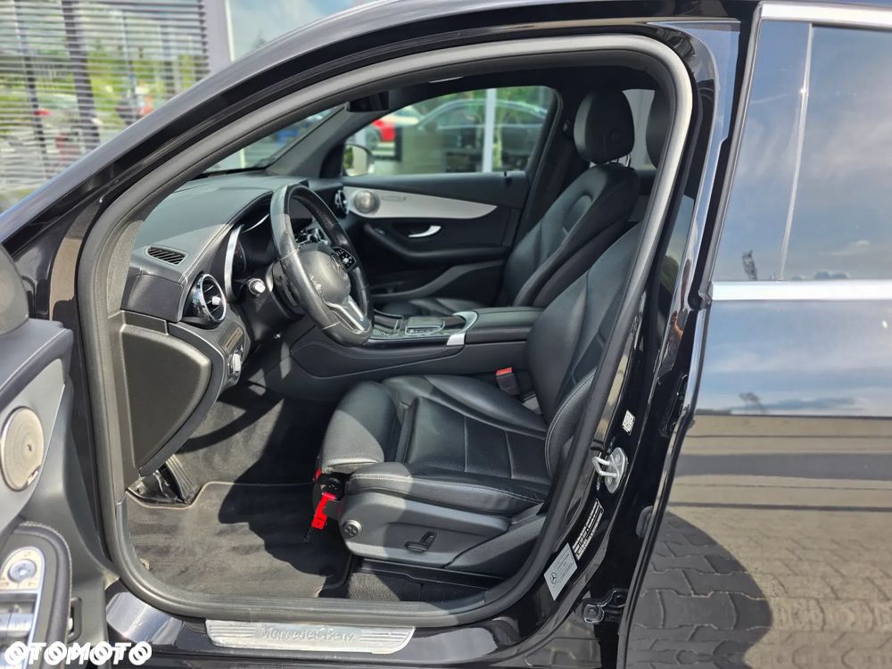 Mercedes-Benz GLC 200 4Matic 9G-TRONIC AMG Line - 25