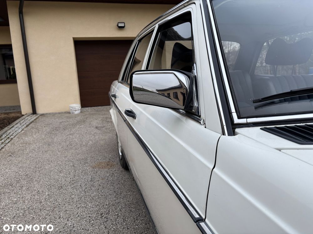 Mercedes-Benz W123 - 21