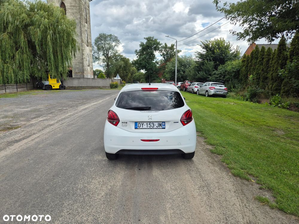 Peugeot 208 - 5