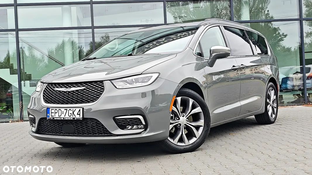 Chrysler Pacifica - 1
