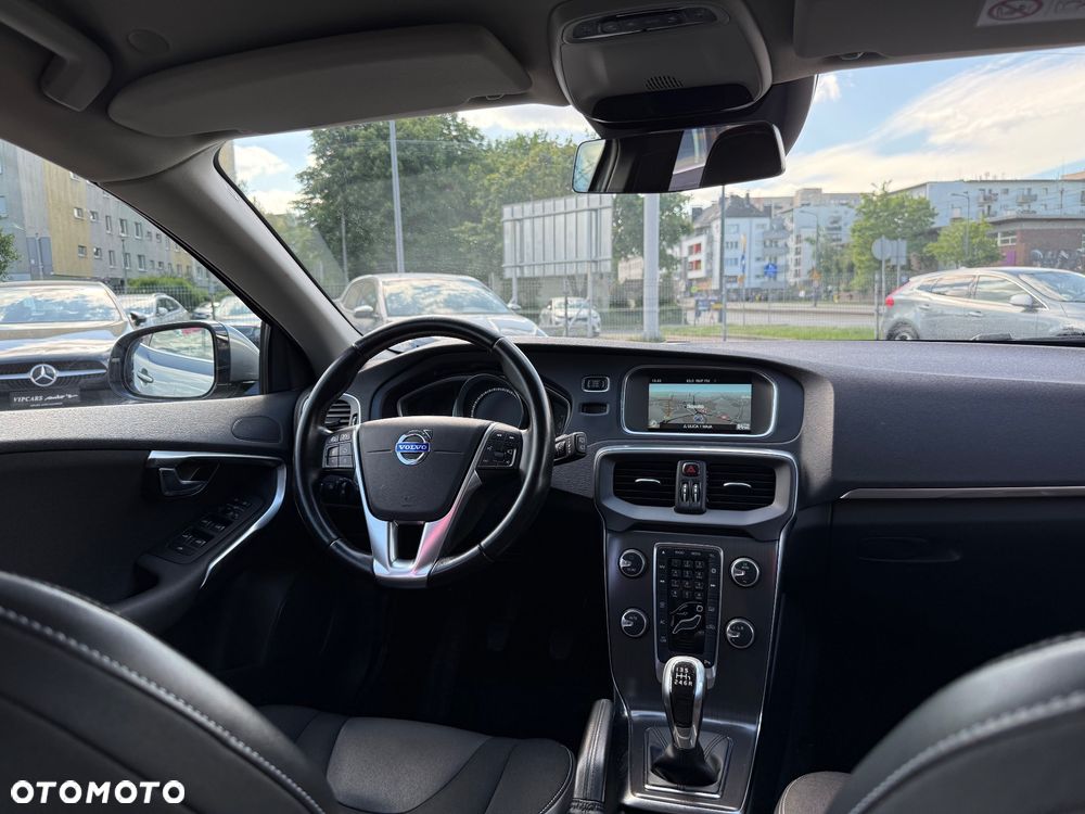 Volvo V40 D4 Drive-E Momentum - 22