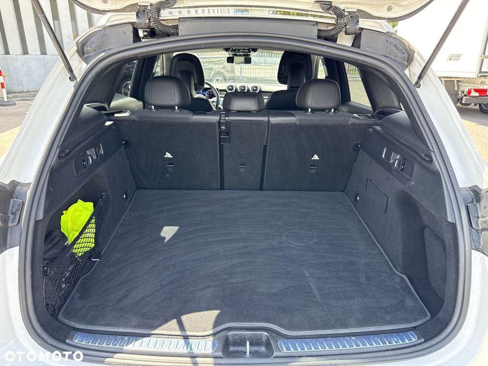 Mercedes-Benz GLC - 26