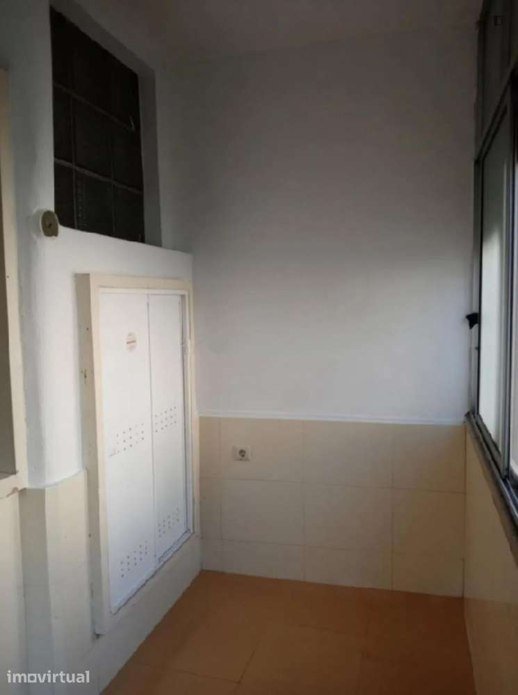 Quarto - localizado em Penha Lisbon - Grande imagem: 5/9