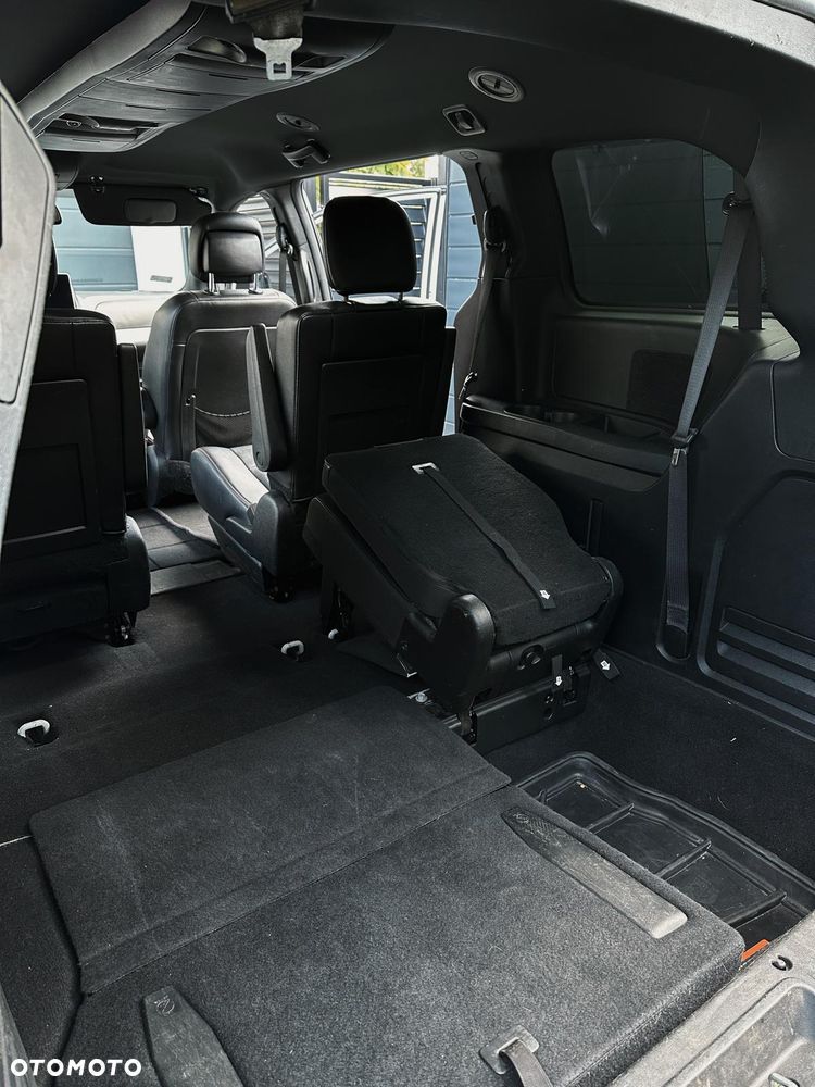 Dodge Caravan - 5