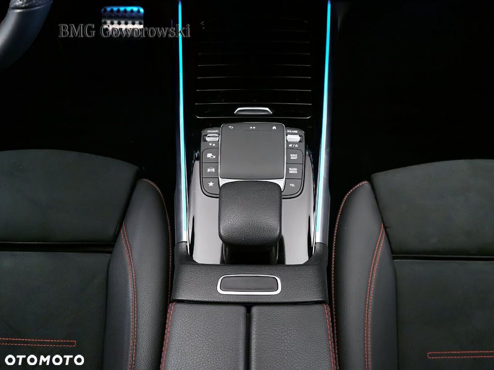 Mercedes-Benz GLB - 13