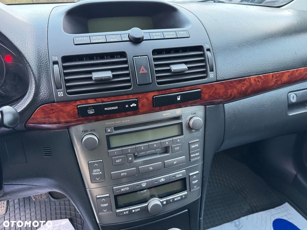 Toyota Avensis 1.8 VVT-i Sol - 11