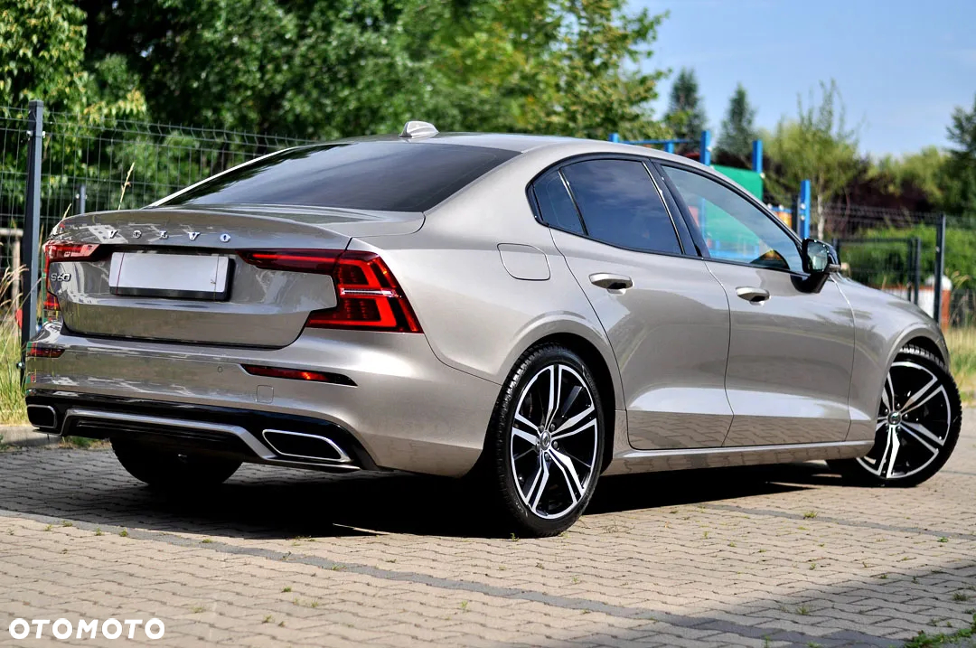 Volvo S60 T5 AWD R-Design - 3