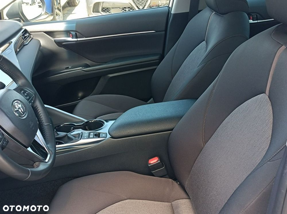 Toyota Camry 2.5 Hybrid Comfort CVT - 29