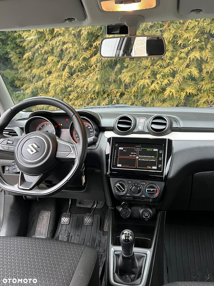 Suzuki Swift 1.2 Premium Plus - 4