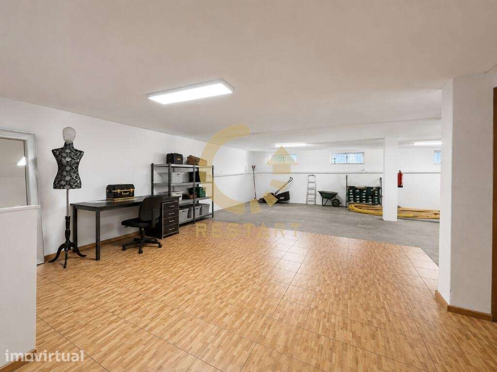 Garagem / Estacionamento Fechado com 190 m2 em Ermesinde - Grande imagem: 2/25