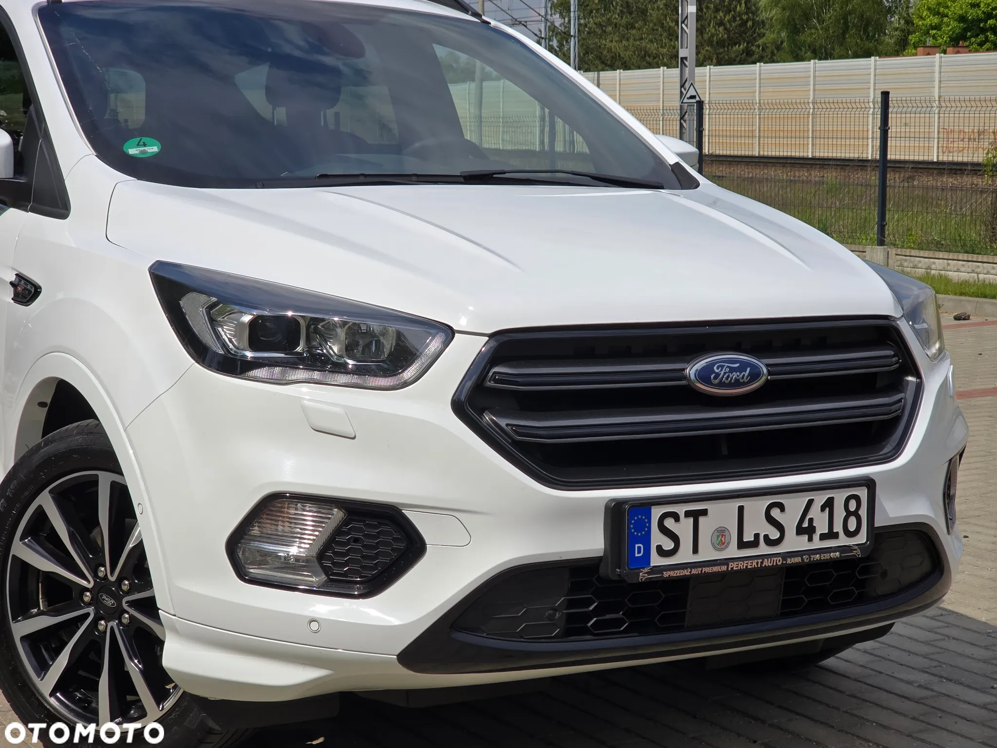 Ford Kuga 1.5 EcoBoost 2x4 ST-Line - 6