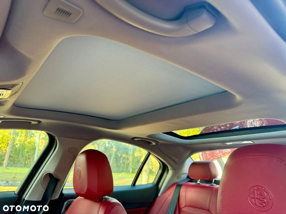 Alfa Romeo Giulia 2.0 Turbo 16V AT8-Q4 Ti - 23