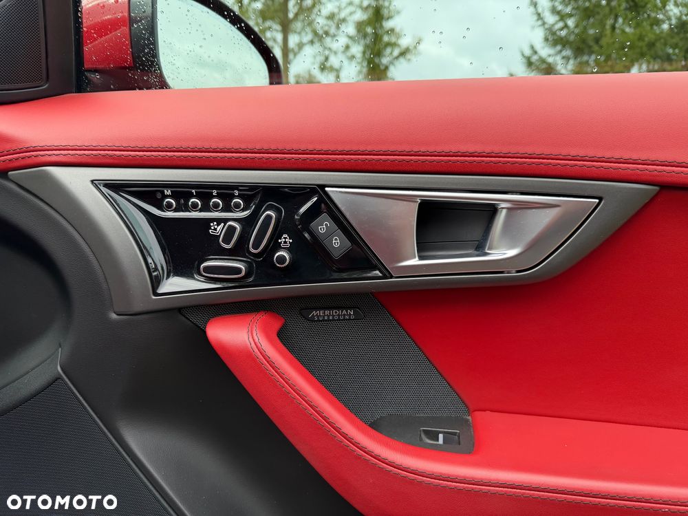 Jaguar F-Type R AWD - 24