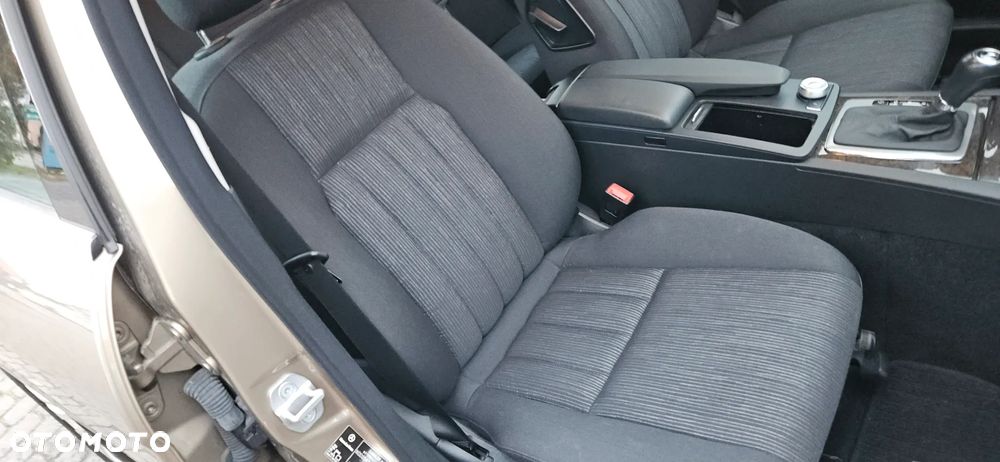 Mercedes-Benz Klasa C 180 T CGI Automatik BlueEFFICIENCY Avantgarde - 25