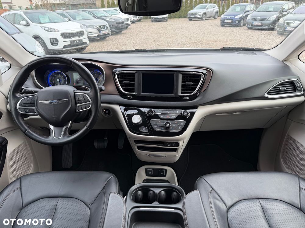 Chrysler Pacifica - 7