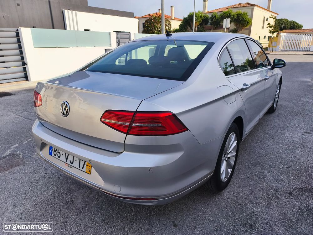 VW Passat 1.6 TDI Highline DSG - 14