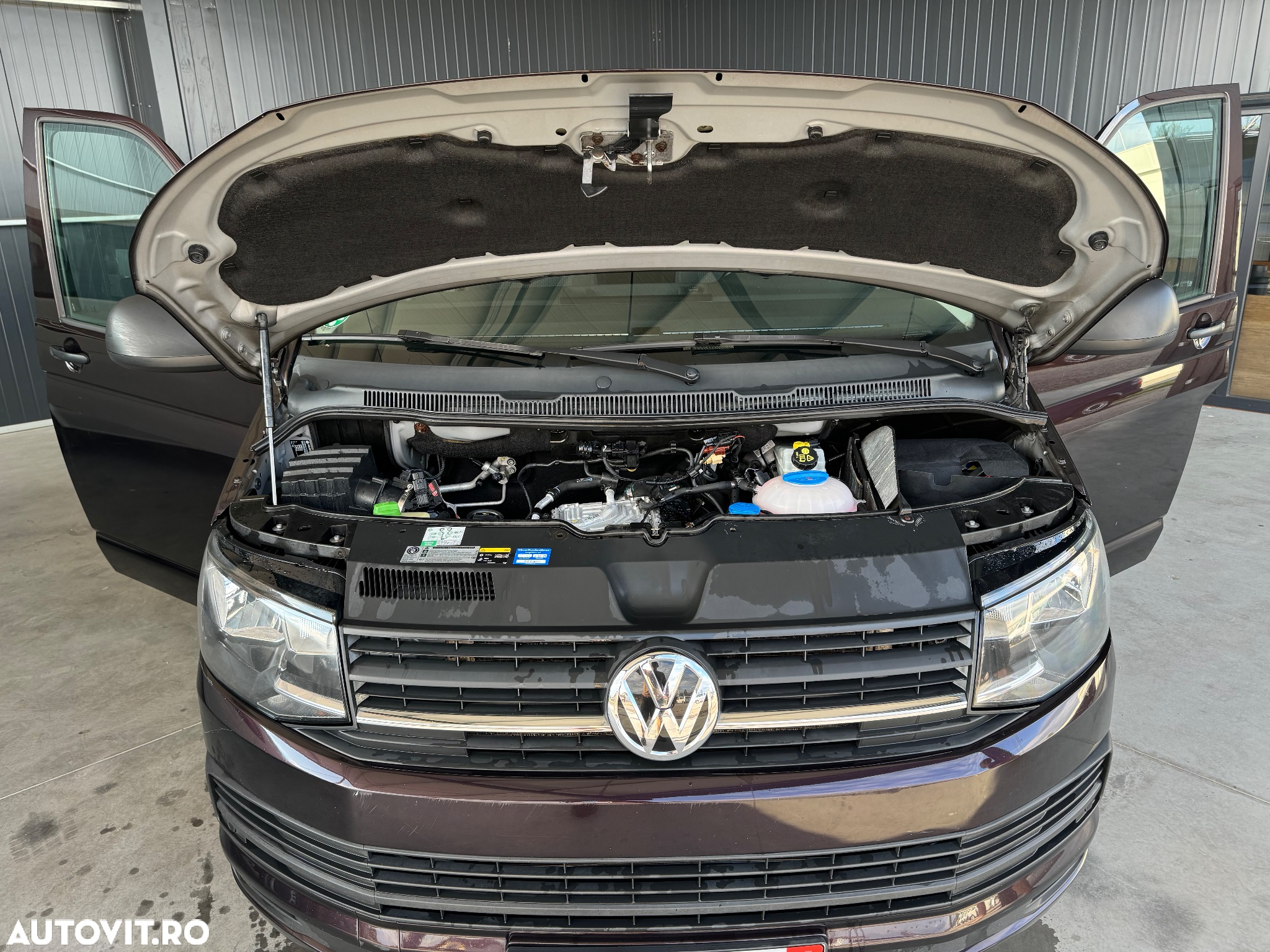 Volkswagen Multivan - 15