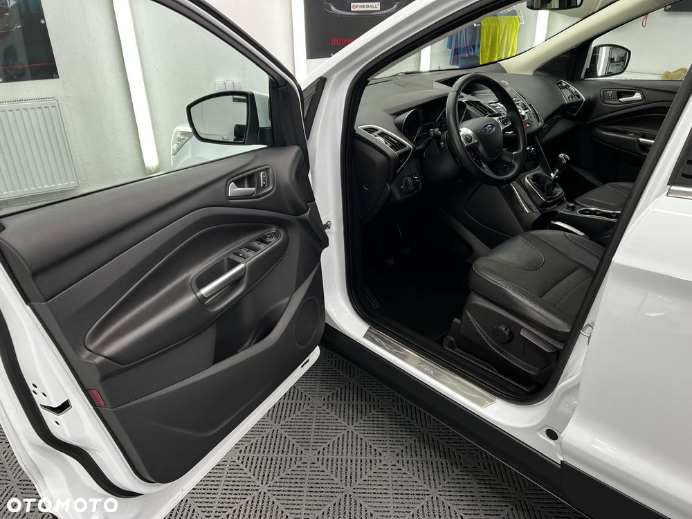 Ford Kuga - 38