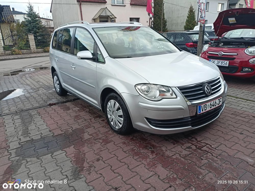 Volkswagen Touran 2.0 TDI Trendline DSG - 2