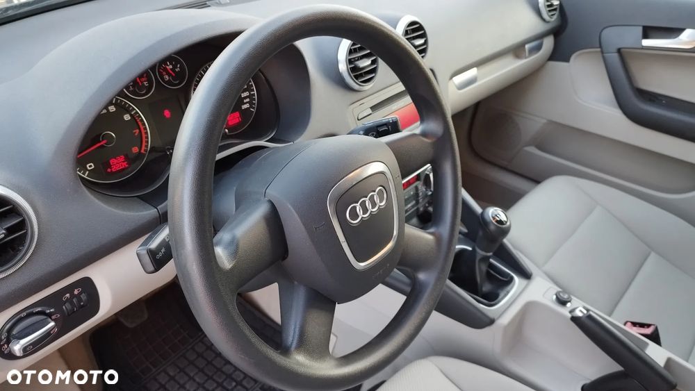 Audi A3 Sportback 1.6 Attraction - 17
