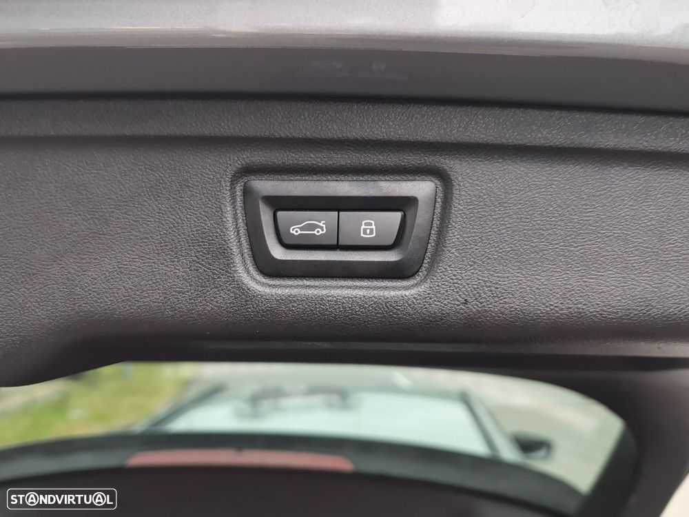 BMW 330 e Pack Desportivo M Auto - 27