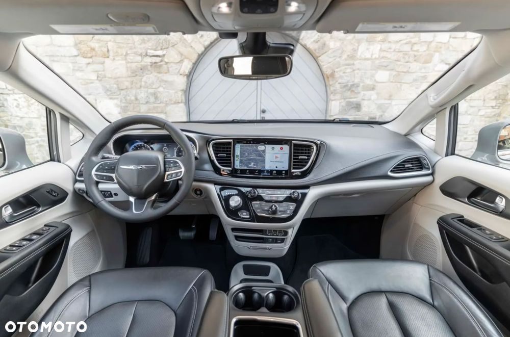 Chrysler Pacifica - 4