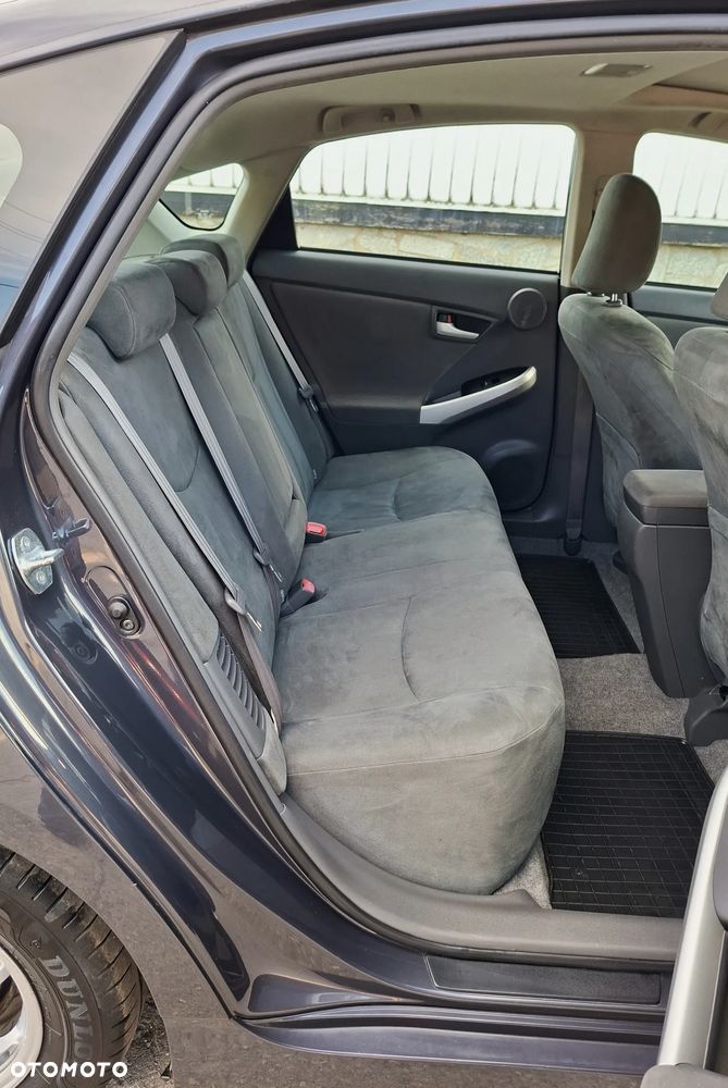 Toyota Prius (Hybrid) Life - 11